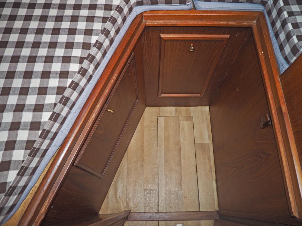 Cabin en avant, H&eacute;bergements